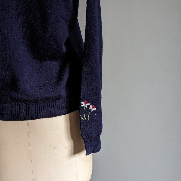 Vintage Embroidered Navy V-Neck Sweater with Elephant Holding Flower Novelty - Picture 4 of 6